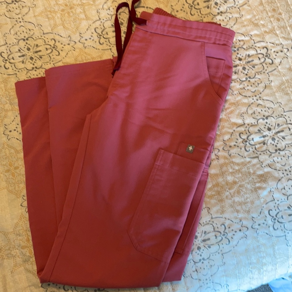FIGS scrub pants Quartz Yola skinny scrub pants.